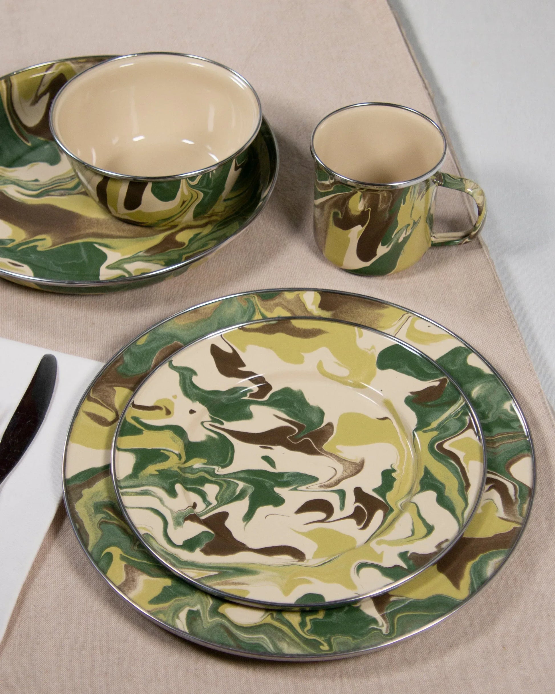 CM07S4 - Camouflage Dinner Plates - Set of 4 - Golden Rabbit Enamelware